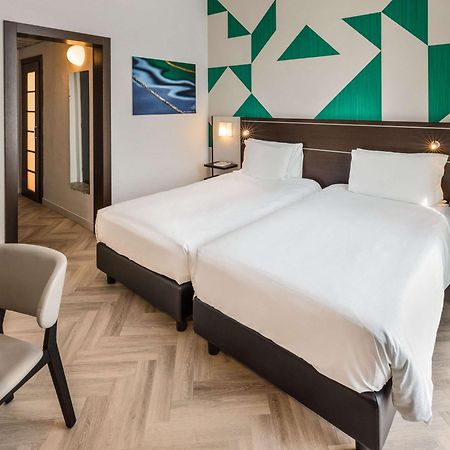 Mercure Napoli Centro Angioino Zewnętrze zdjęcie
