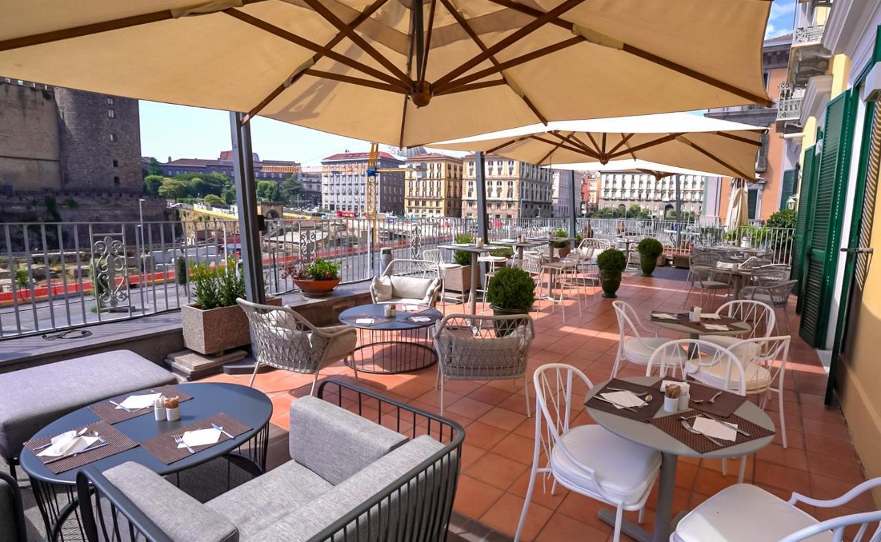 Mercure Napoli Centro Angioino Zewnętrze zdjęcie