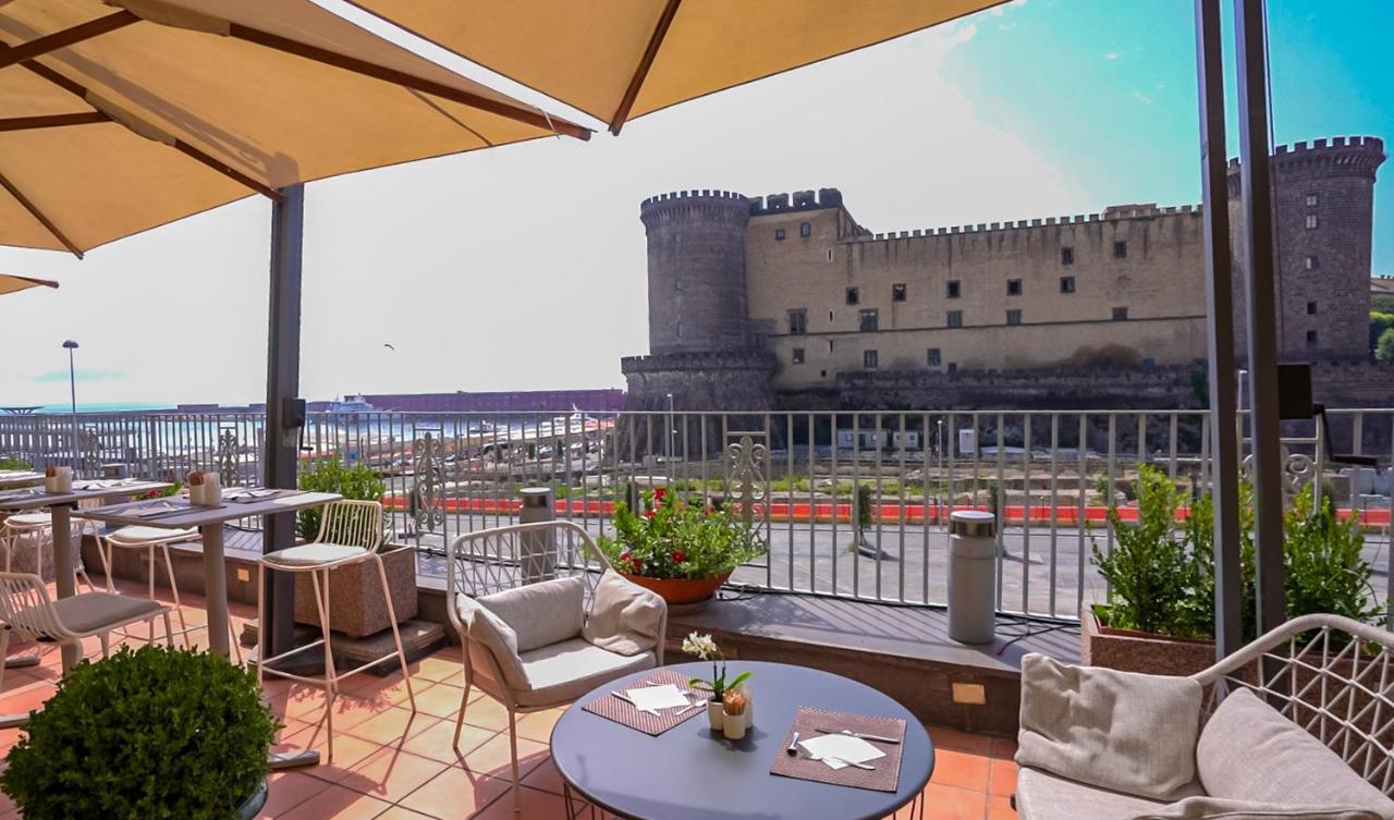 Mercure Napoli Centro Angioino Zewnętrze zdjęcie