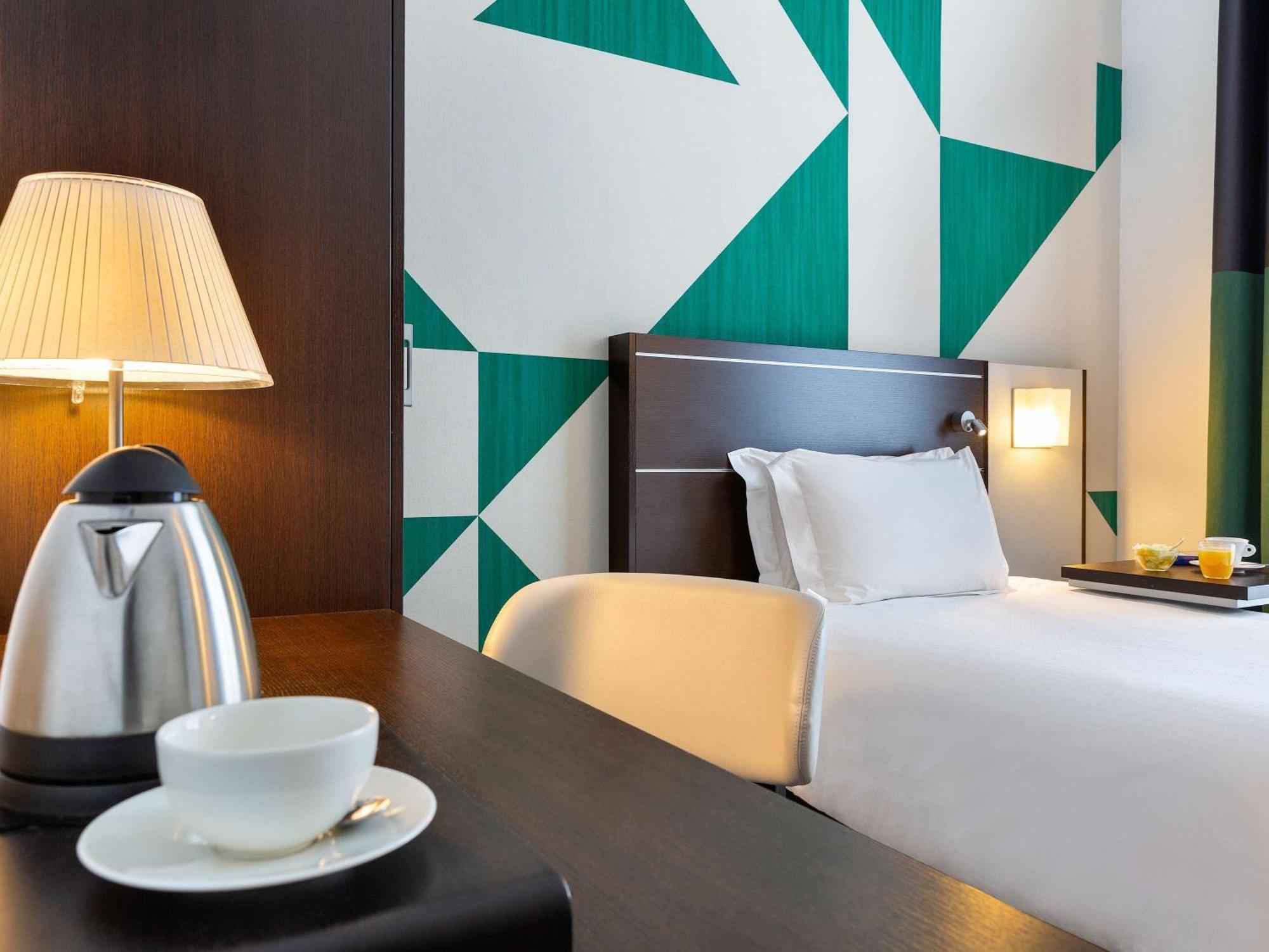 Mercure Napoli Centro Angioino Zewnętrze zdjęcie