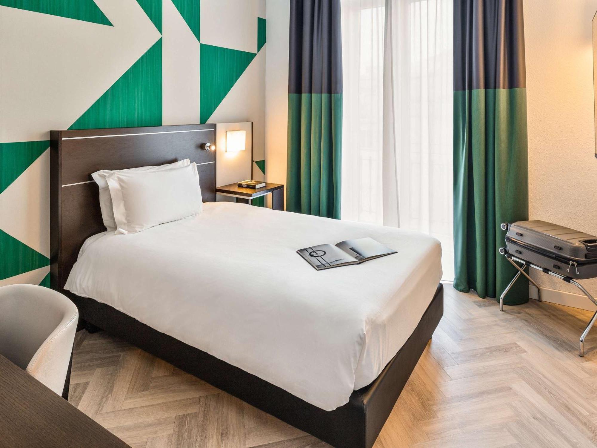 Mercure Napoli Centro Angioino Zewnętrze zdjęcie