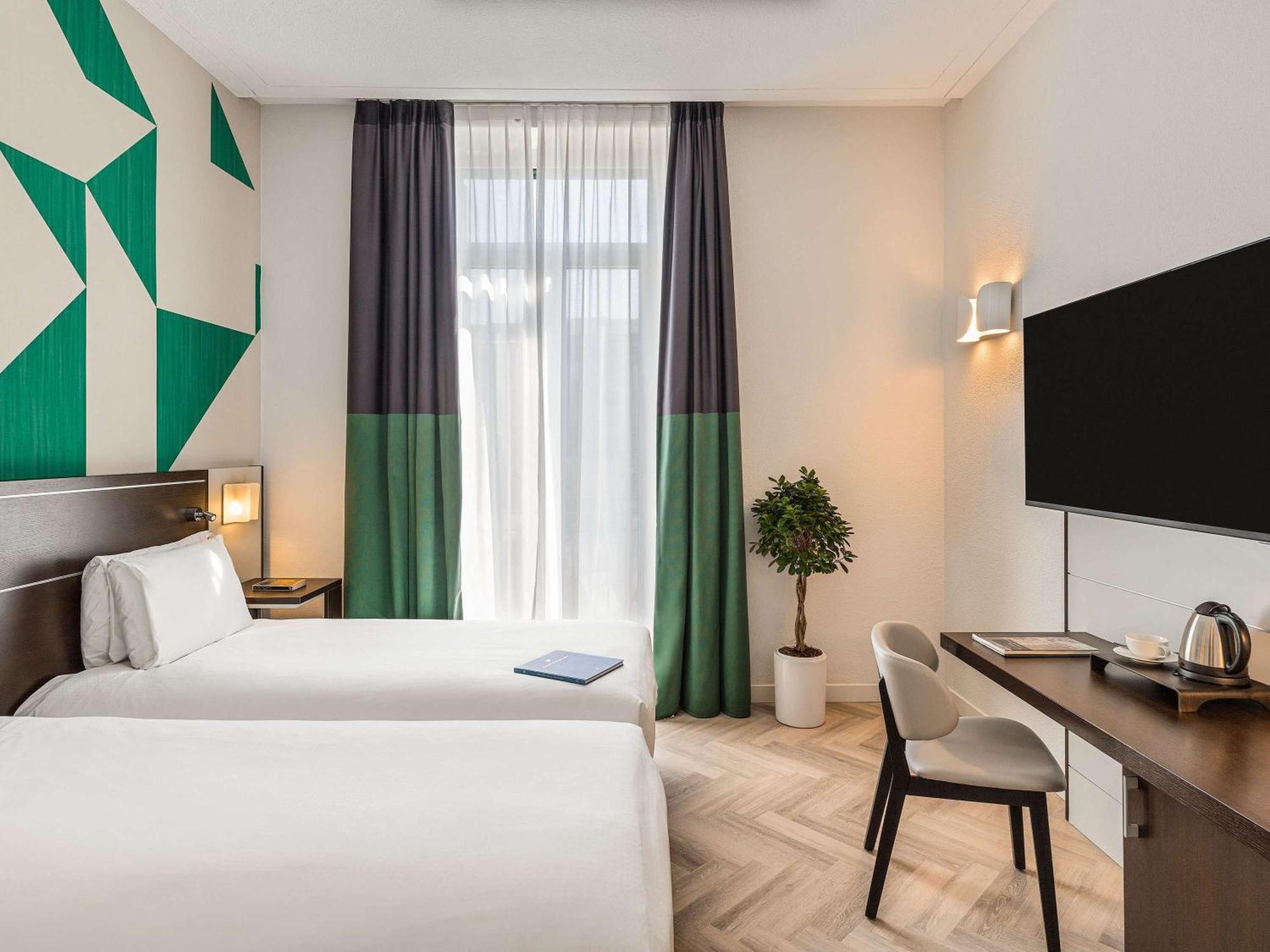 Mercure Napoli Centro Angioino Zewnętrze zdjęcie